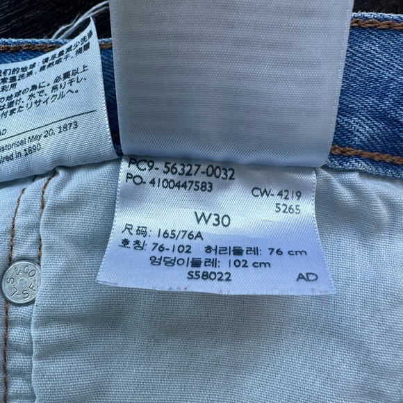 Levis 501 Distressed Jean Shorts 30W - Picture 11 of 11